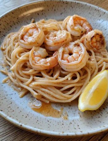 Shrimp and pasta recipes with spaghetti and garlic butter sauce in bowl